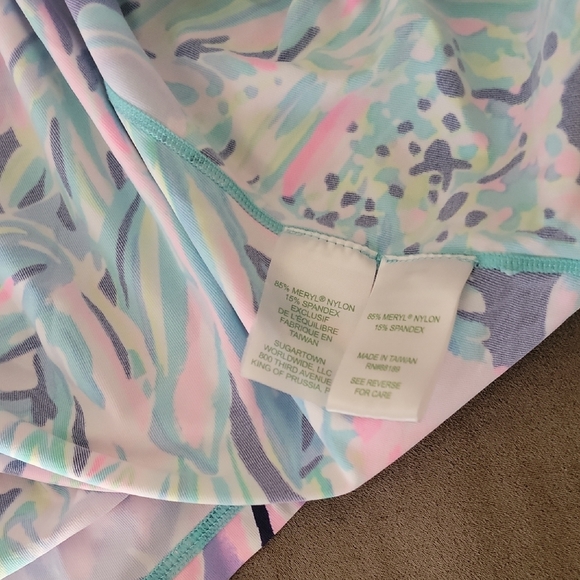 Lilly Pulitzer Luxletic Vibrant Floral Long Sleeve Top Size L - Picture 11 of 12